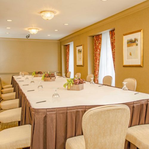 Mayflower Park Hotel